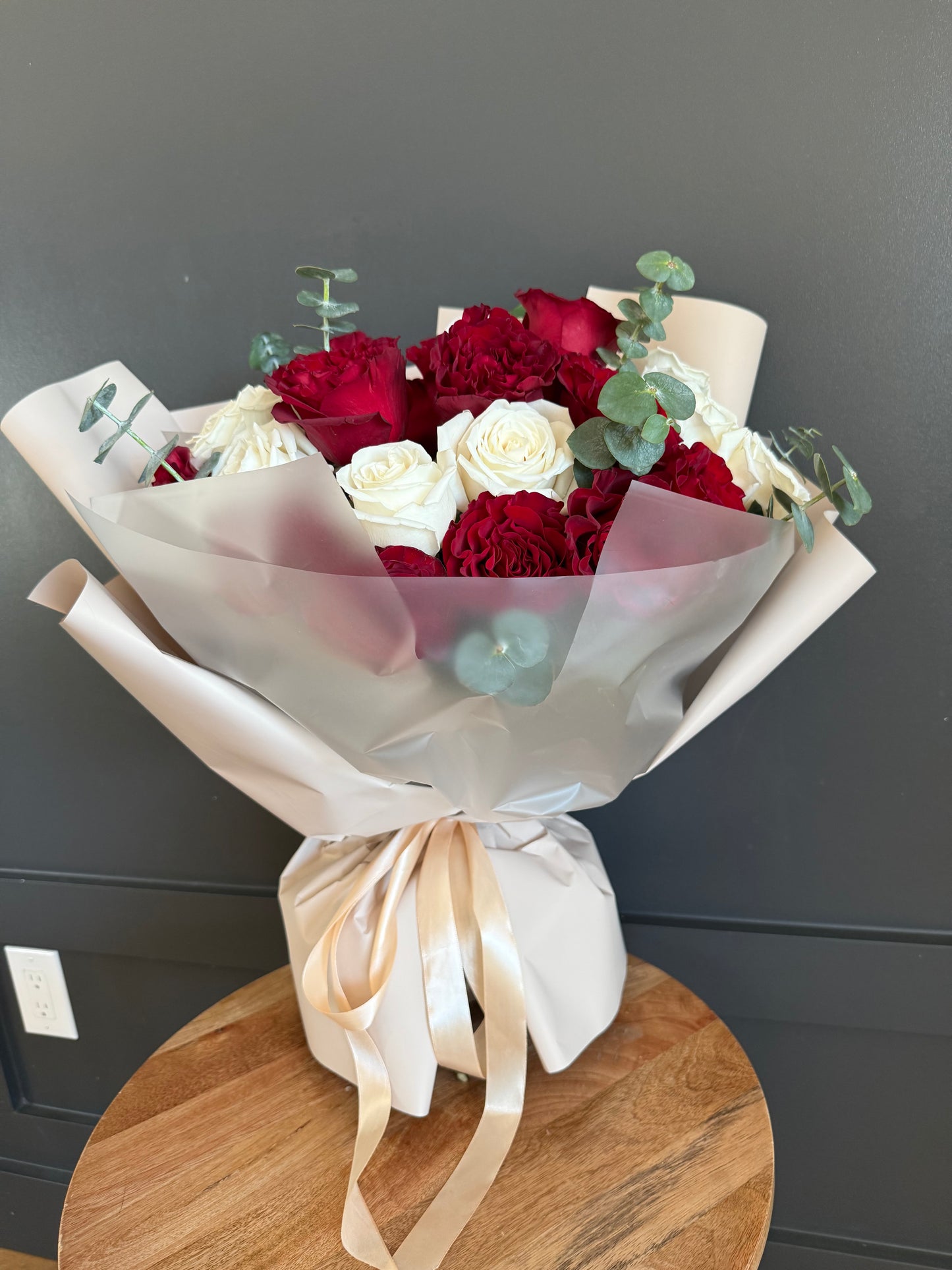 Frosted Velvet – Fresh Seasonal Flower Bouquet