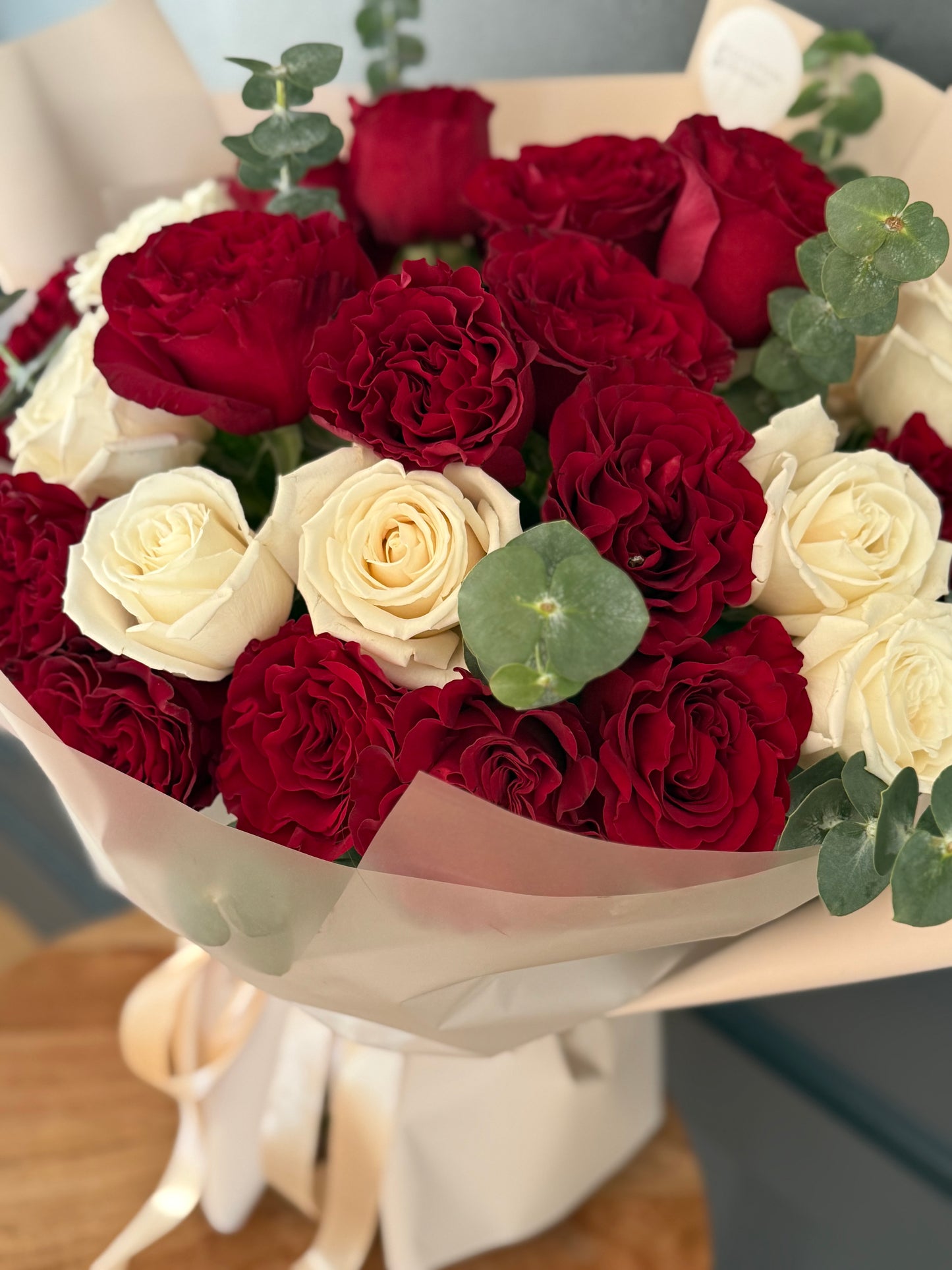 Frosted Velvet – Fresh Seasonal Flower Bouquet