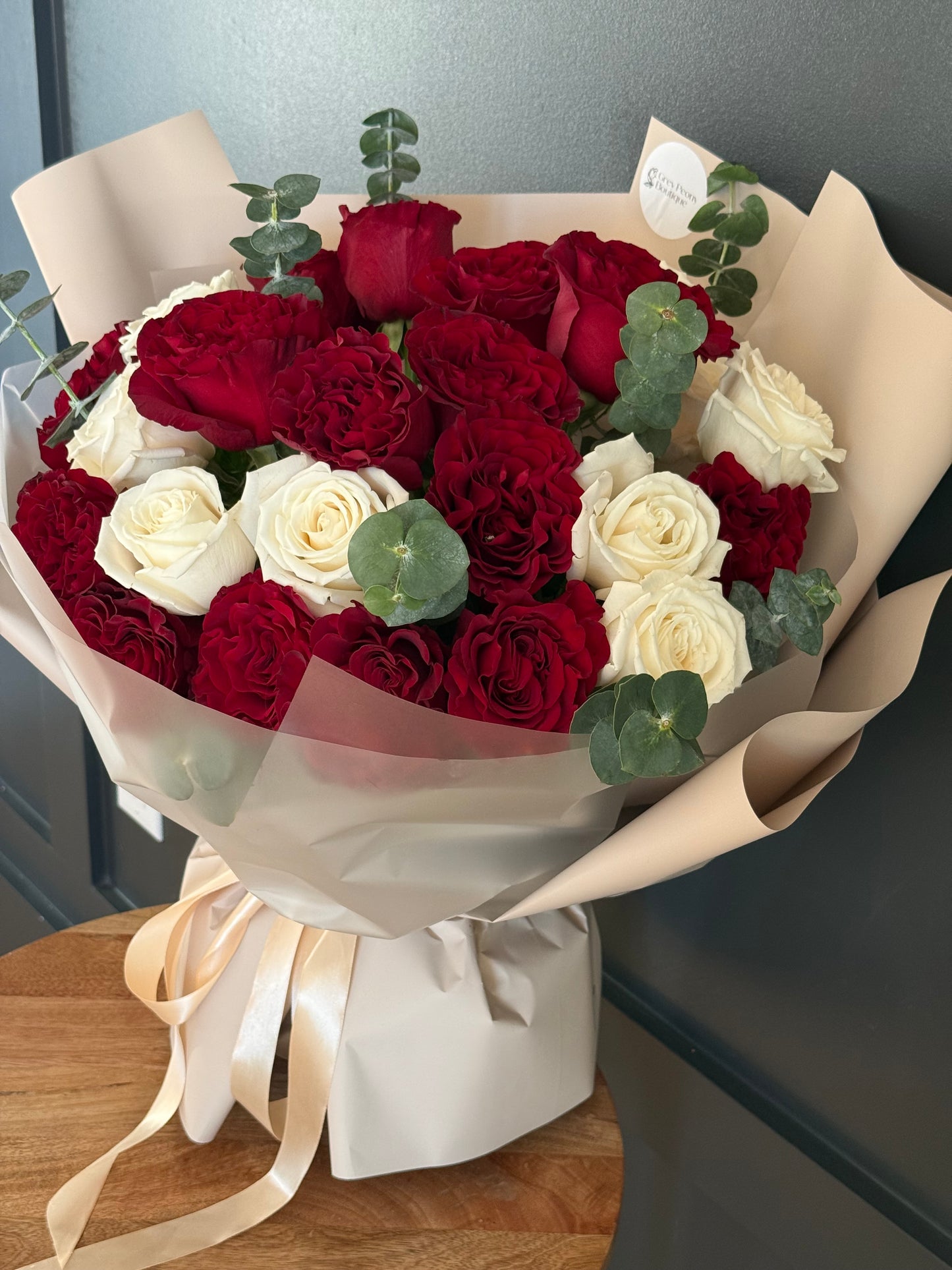 Frosted Velvet – Fresh Seasonal Flower Bouquet