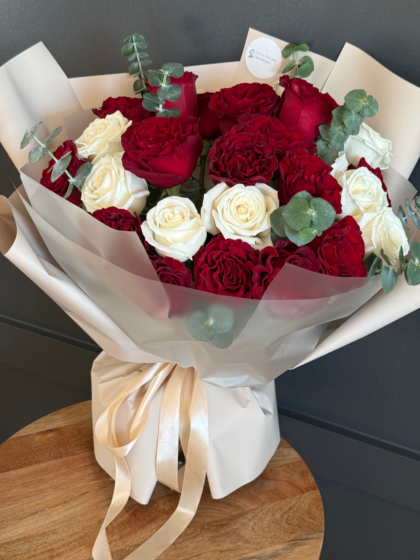 Frosted Velvet – Fresh Seasonal Flower Bouquet