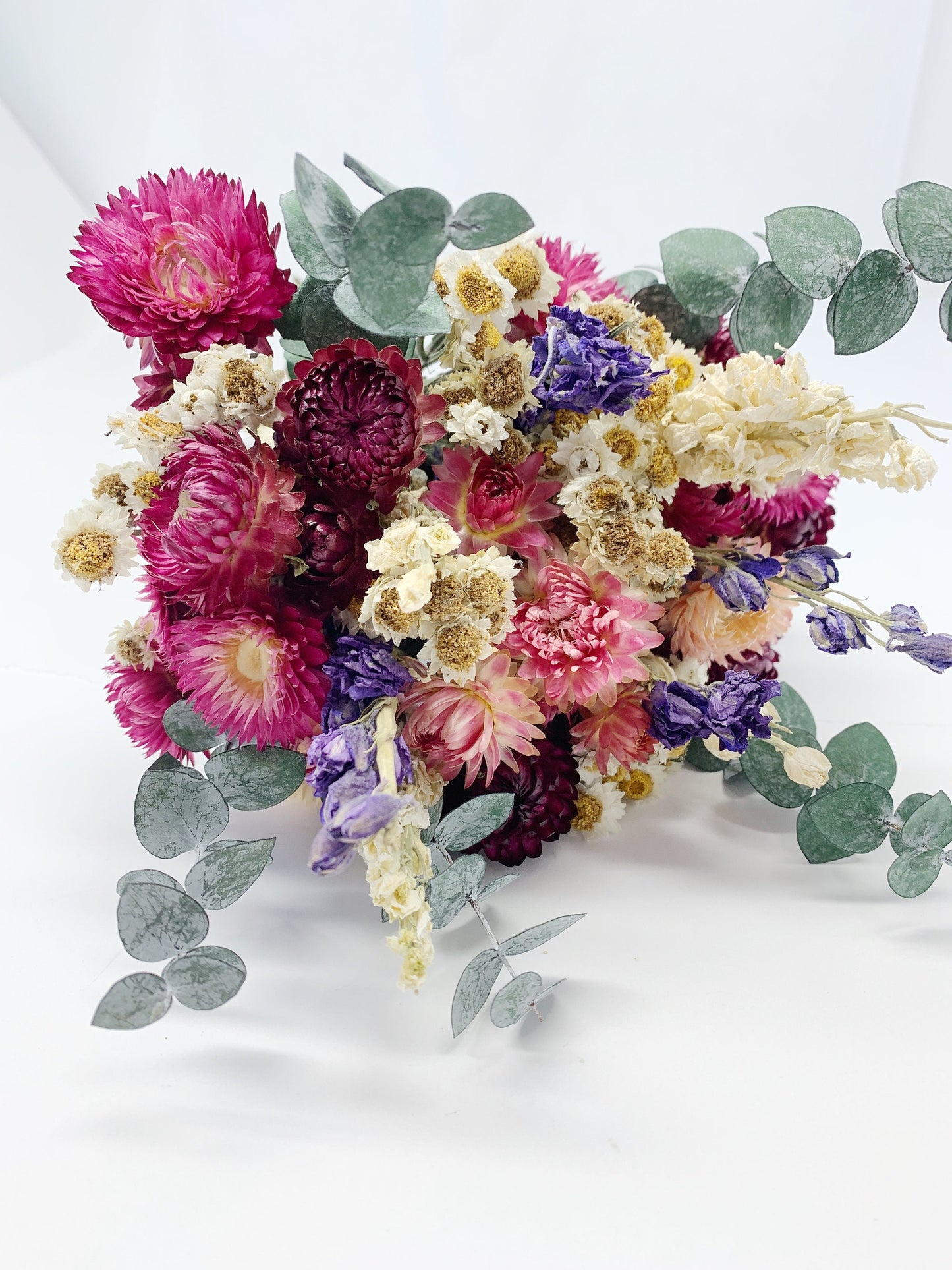 Floral Bouquet, Dried Flowers, House Decoration, CenterPIece, Eucalyptus, Strawflowers, Green, Pink, Gentle, Beautiful, Ammobium